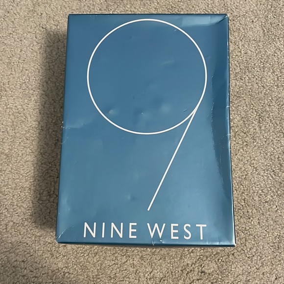 Barely worn nine west heels - Picture 3 of 3